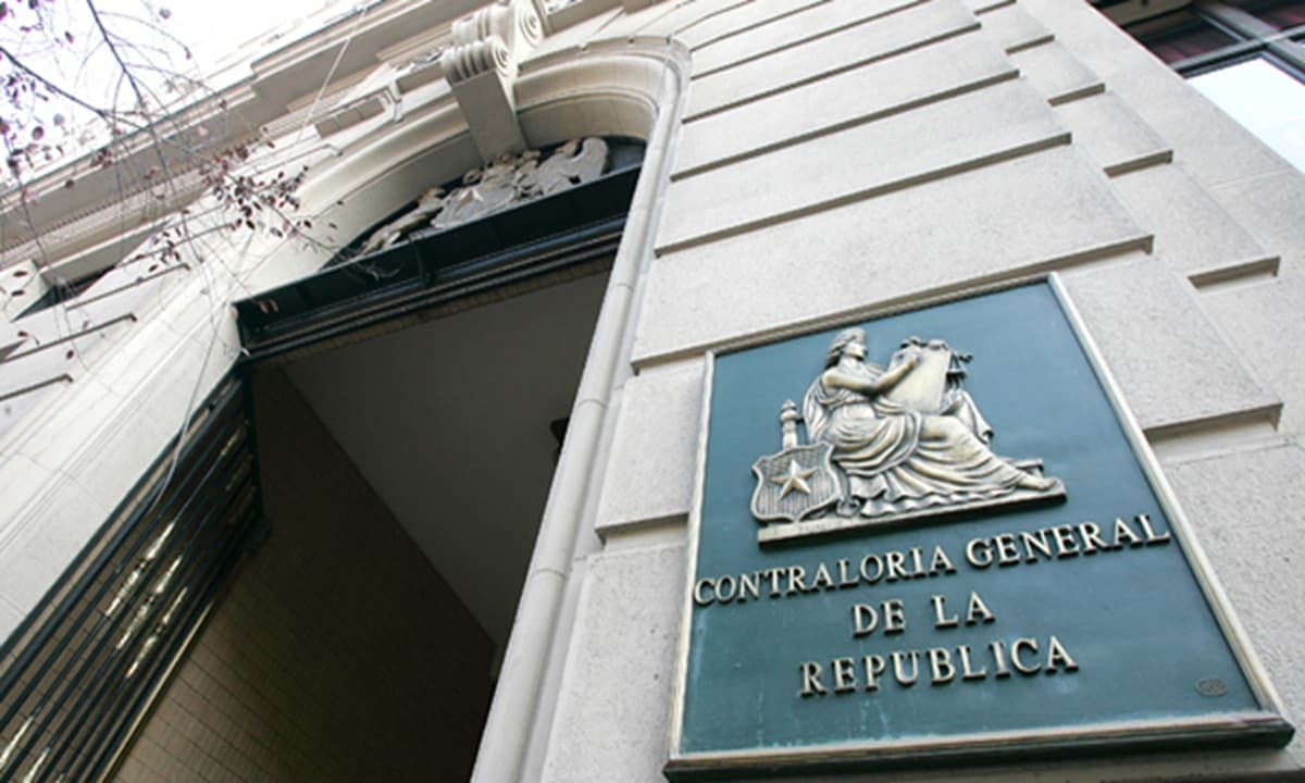 Contraloría descarta infracción legal por uso del escudo nacional en la banda presidencial