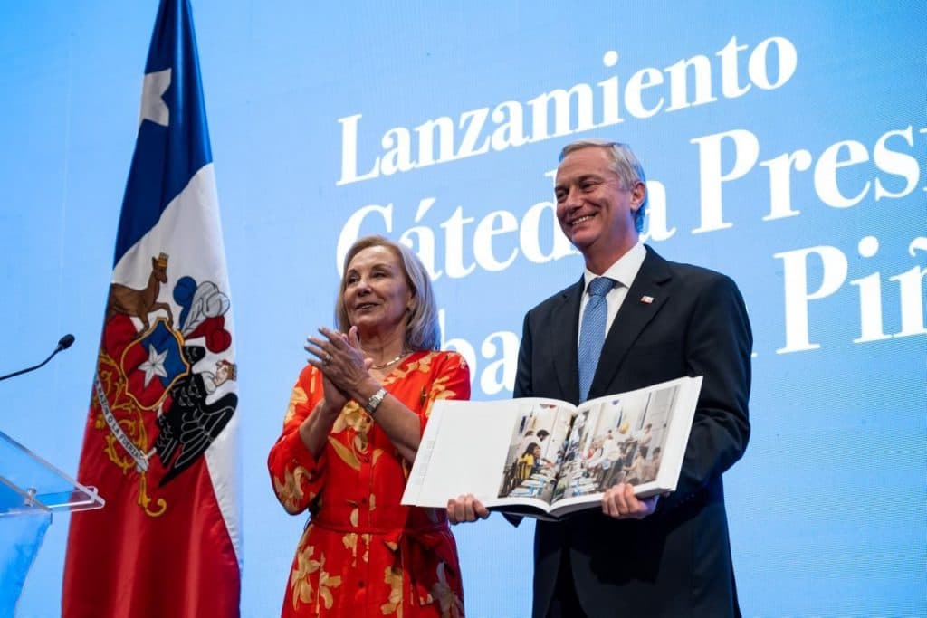 CAF y la Universidad del Desarrollo lanzaron Cátedra Presidente Sebastián Piñera para promover la democracia y el liderazgo público