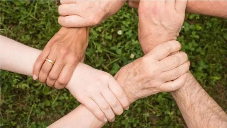 Corte Suprema de Argentina rechazó triple filiación y reafirmó límite de dos progenitores
