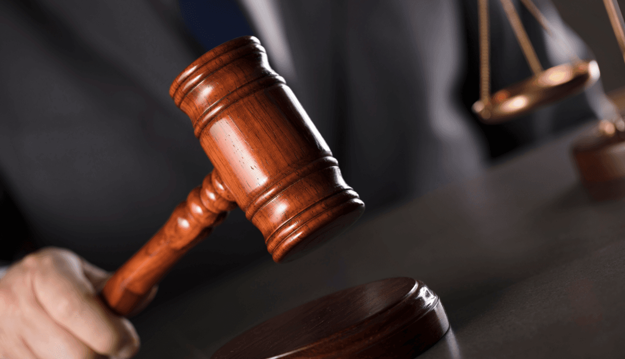 Justicia argentina ordena a Google restituir cuenta a juez suspendido por detección automatizada de material sensible