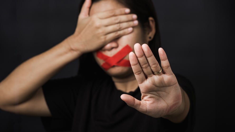 Tribunal Constitucional de España ordena reabrir investigación por violencia de género y acusa falta de diligencia judicial