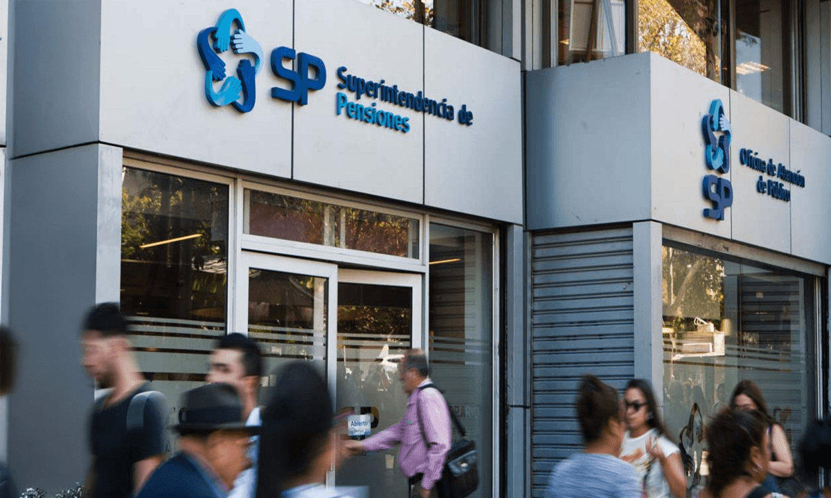 AFPs recurren al Tribunal Constitucional y cuestionan delegación legal que habilita a Superintendencia de Pensiones imponer exigencias vía norma administrativa