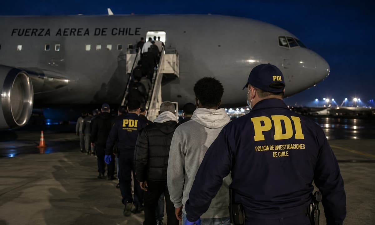 Chile retoma expulsiones a Haití en operativo que deportó a 40 extranjeros con antecedentes y situación irregular