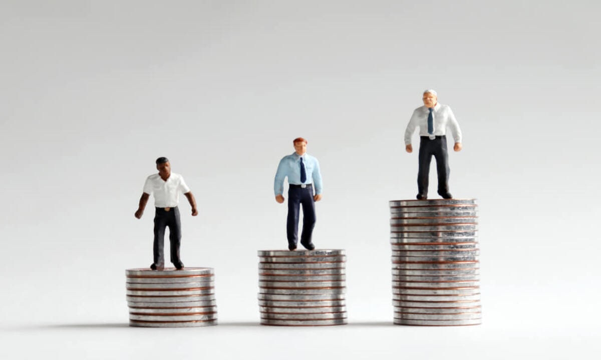 diferencias salariales basadas en el idioma del trabajador