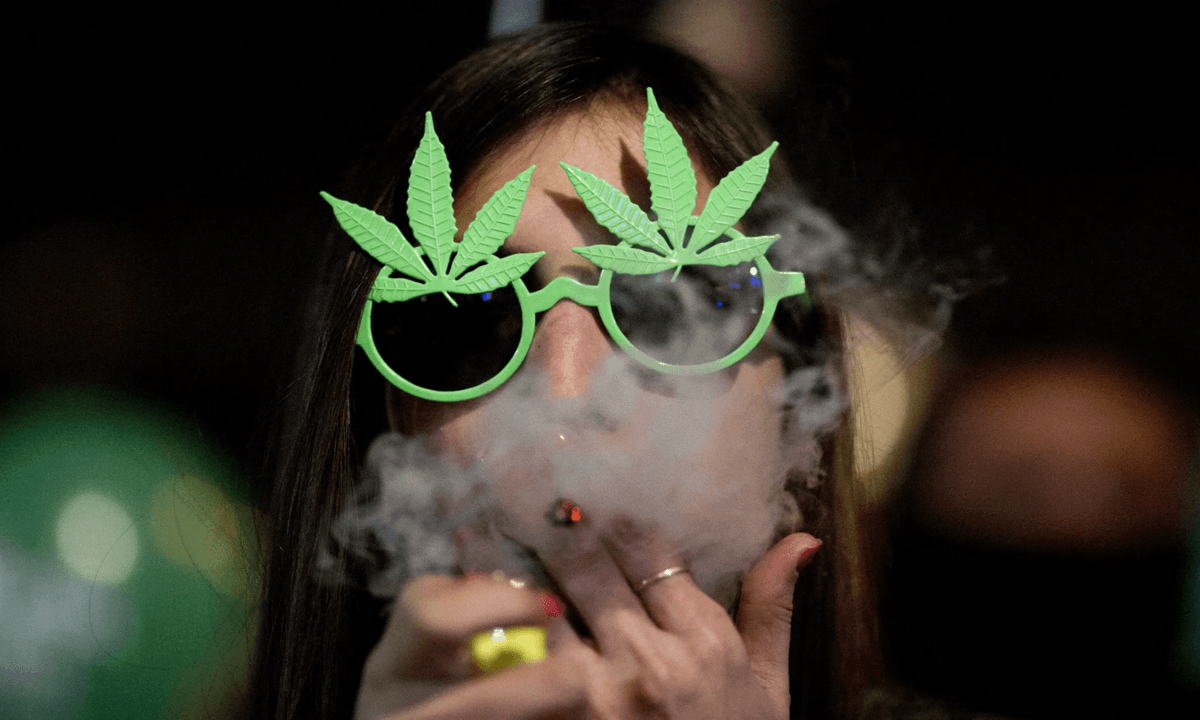 veta normativa que permite comercio minorista de marihuana para fines recreativos