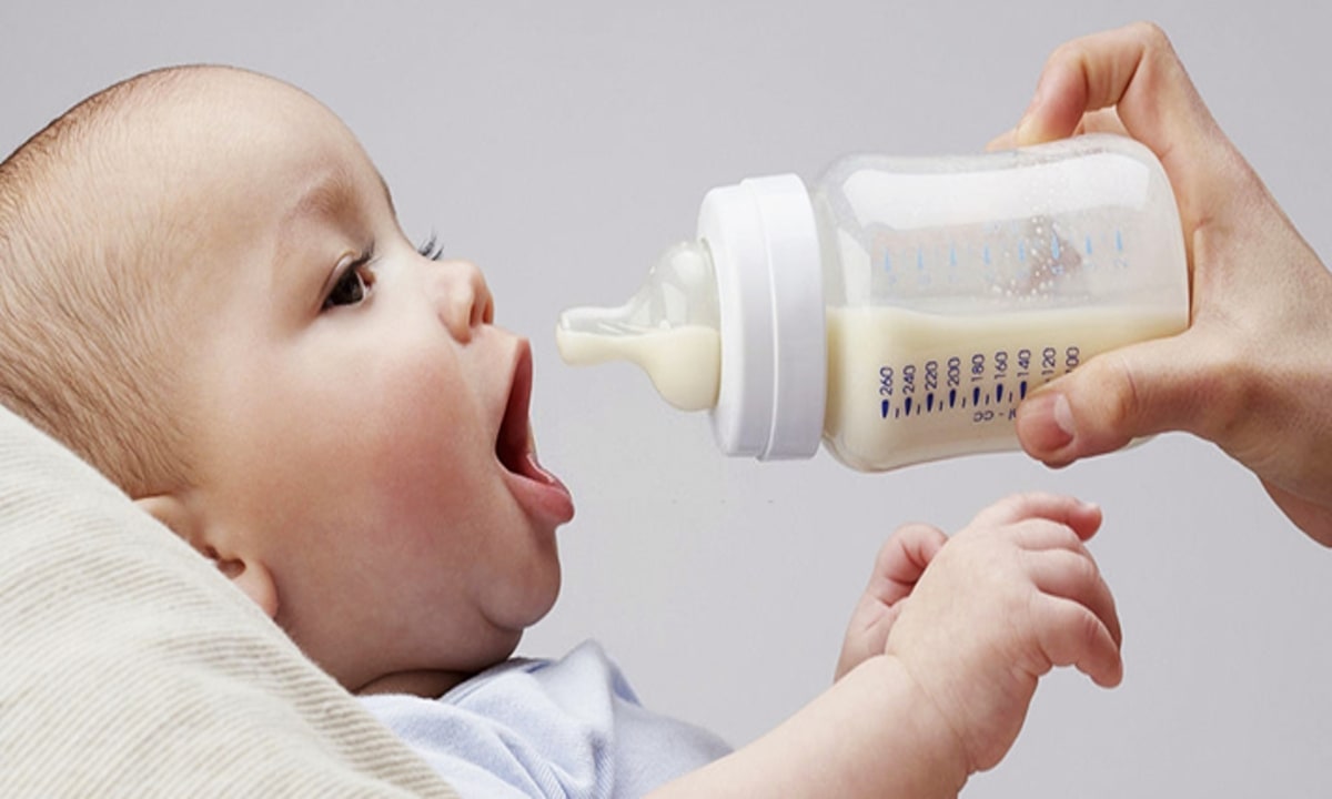 dispositivos de autoalimentación con biberón para bebés