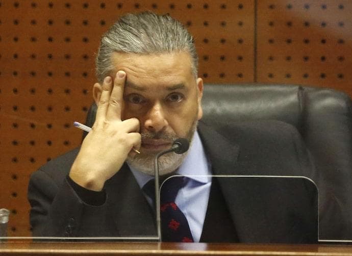 Absuelven a acusado por críticas en X contra juez Daniel Urrutia