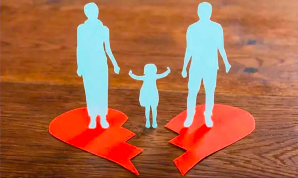 prohibición acercamiento de padres a hijos