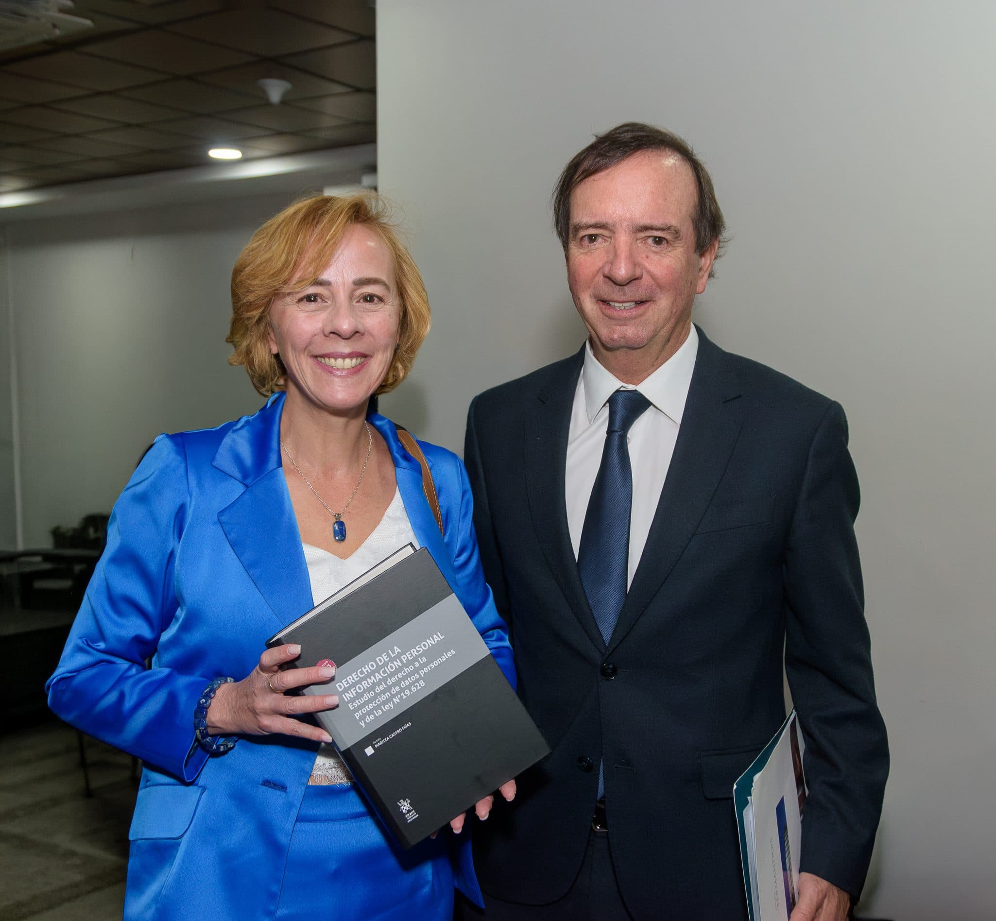Presentan tratado que aborda la protección de datos personales como garantía de la dignidad humana, de Maritza Castro Frías