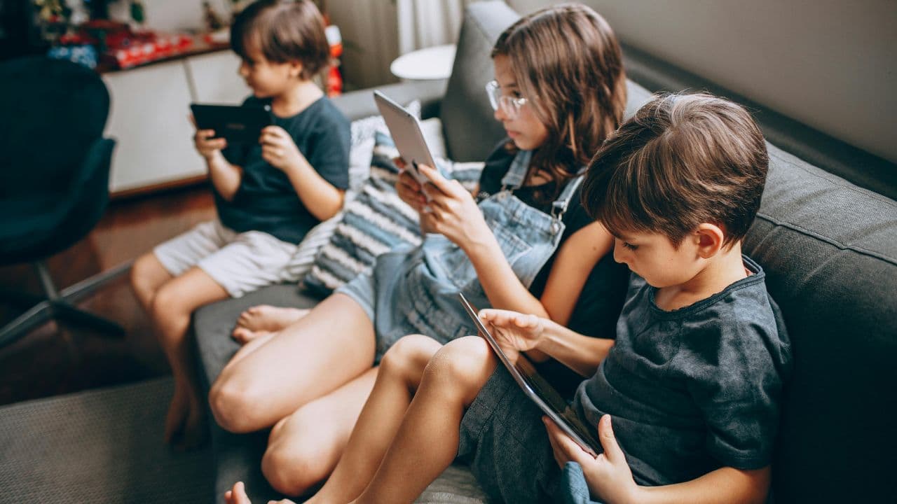 ¿Por qué Chile quiere limitar el acceso de menores de 16 años a las redes sociales?