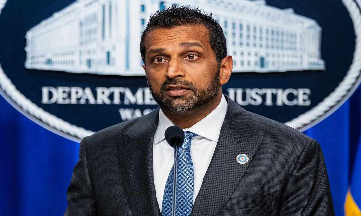 demanda director del FBI por difamación