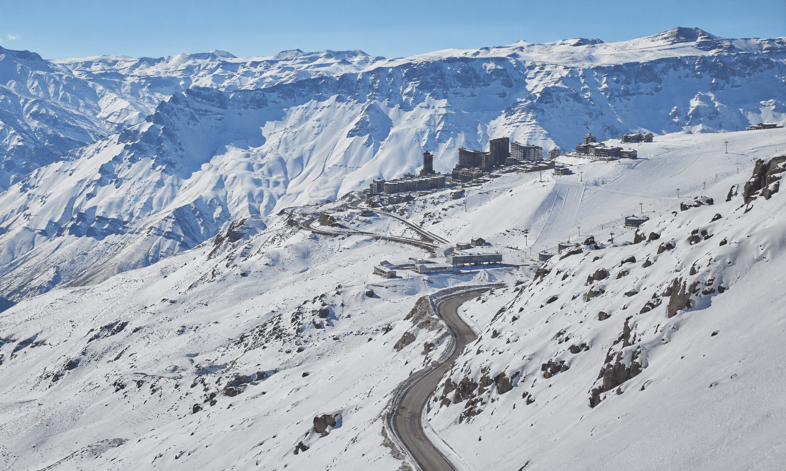 Corte mantiene multas a Valle Nevado por seguridad en andariveles y registro de asistencia