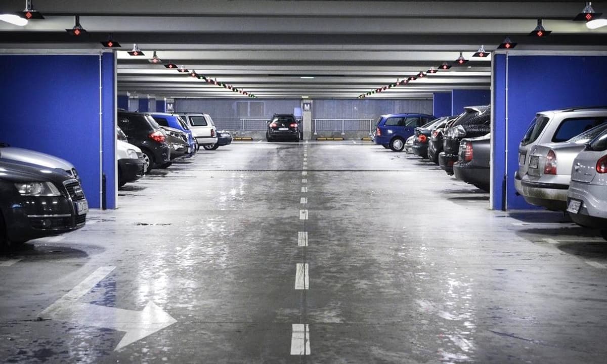 Clínica Indisa no responde por robo ocurrido en estacionamiento explotado por concesionaria