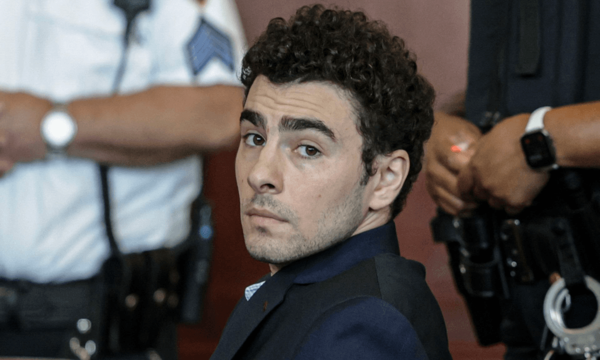 Luigi Mangione se declara culpable en juicio por asesinato de alto ejecutivo de aseguradora de salud